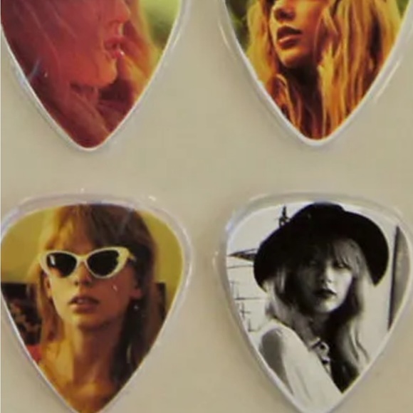 TAYLOR SWIFT Guitar Pick Set RED TOUR Taylor Swift GUITAR PICK PACK - Picture 3 of 3
